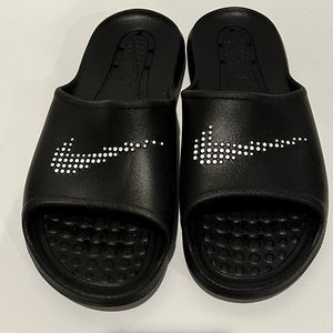 Nike Victori One black slides Men’s Size 8